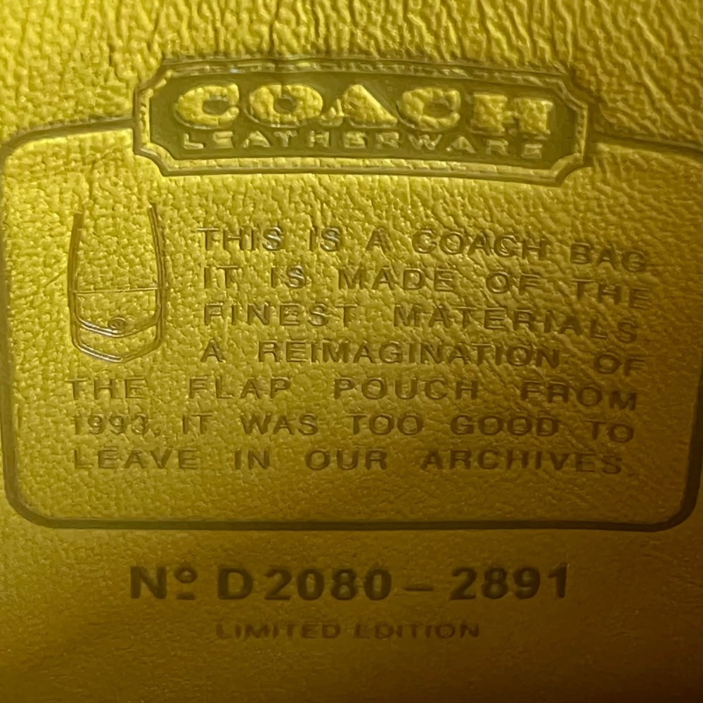 2891 - Coach Turnlock Flap Pouch 15 With Horse And Carriage Print - Picture 11 of 14
